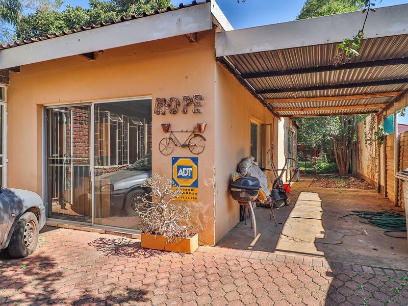 House For Sale in Wonderboom South, Pretoria - Photo 3