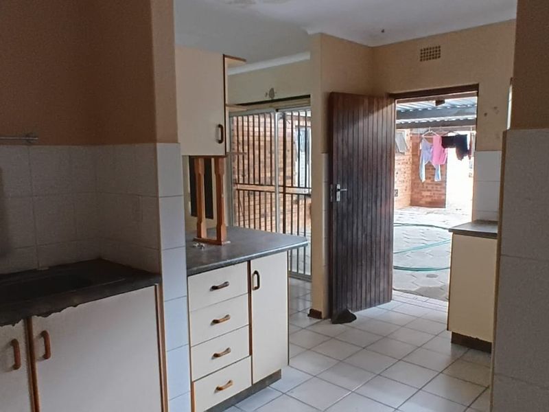 3 Bedroom Duet to Rent in Birdswood , Richards Bay, KwaZulu Natal - Photo 5