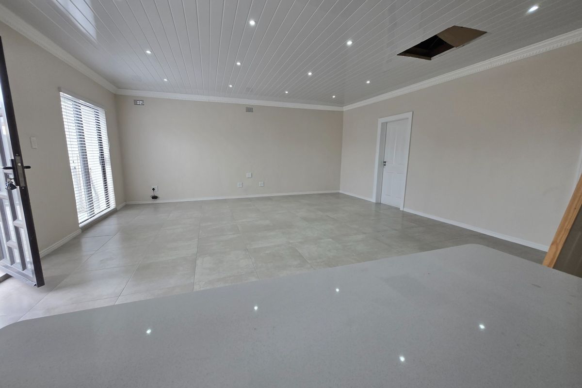 IDEALLY FOR DRS ROOMS OR OFFICE SPACE in Rondebosch East, Cape Town - Photo 4