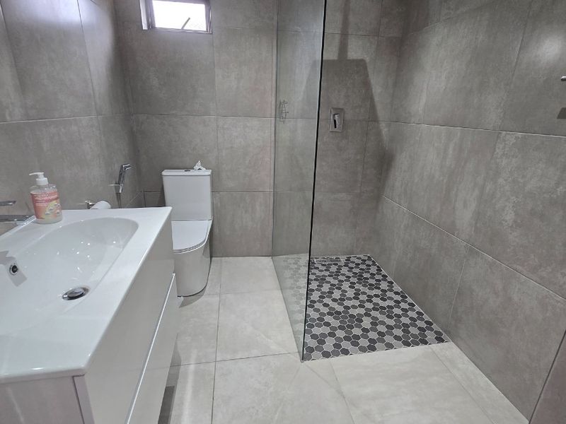 IDEALLY FOR DRS ROOMS OR OFFICE SPACE in Rondebosch East, Cape Town - Photo 8