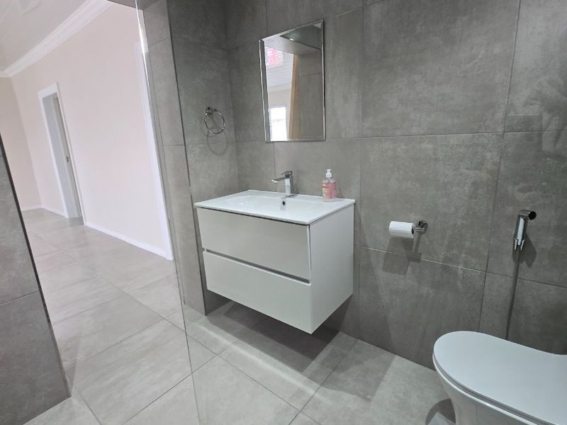 IDEALLY FOR DRS ROOMS OR OFFICE SPACE in Rondebosch East, Cape Town - Photo 9
