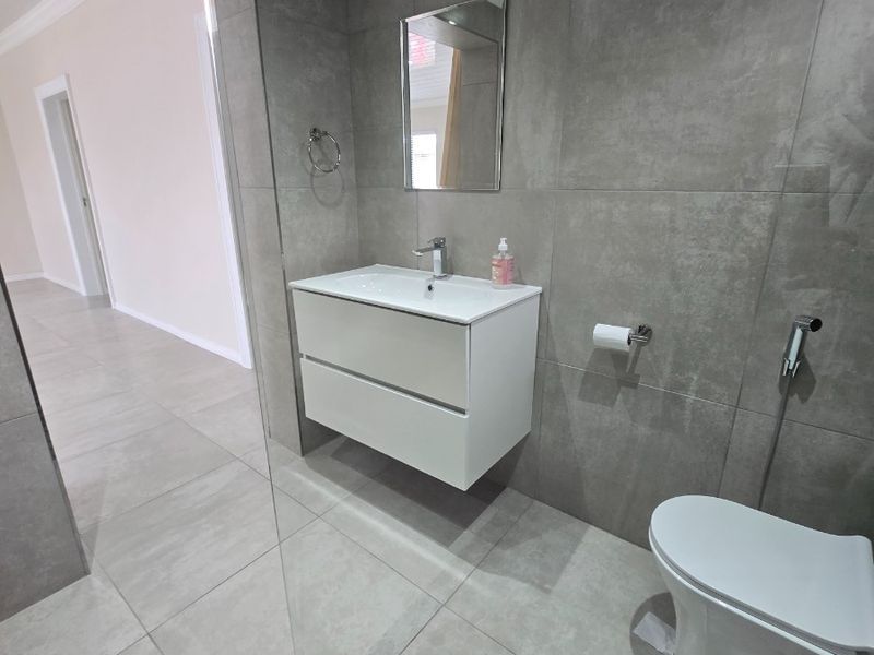 IDEALLY FOR DRS ROOMS OR OFFICE SPACE in Rondebosch East, Cape Town - Photo 10
