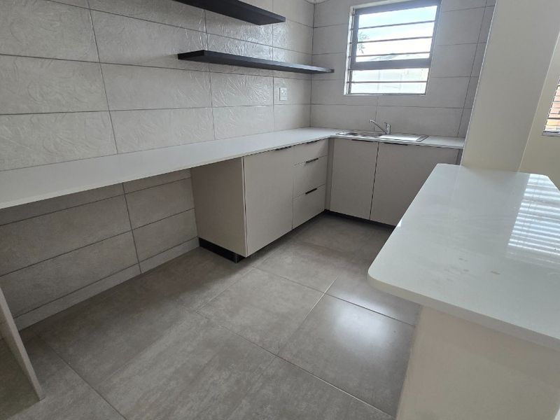 IDEALLY FOR DRS ROOMS OR OFFICE SPACE in Rondebosch East, Cape Town - Photo 2