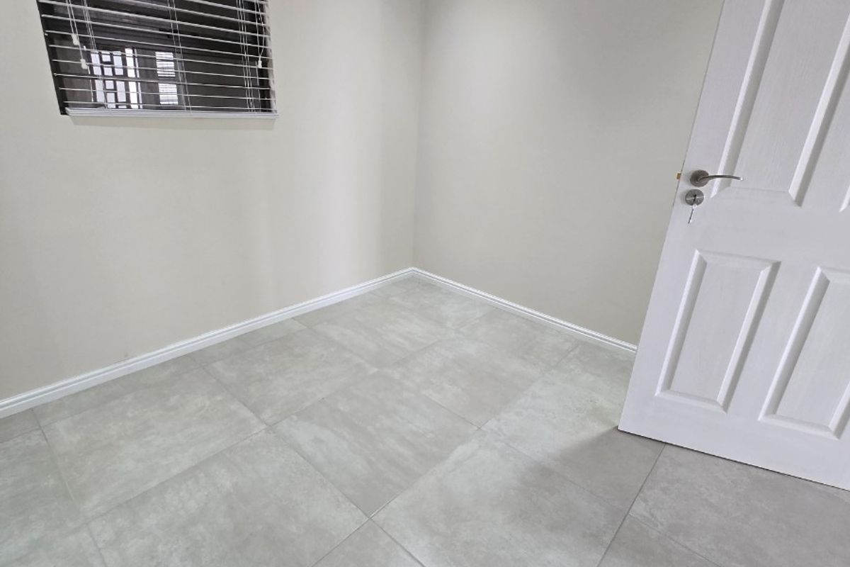 IDEALLY FOR DRS ROOMS OR OFFICE SPACE in Rondebosch East, Cape Town - Photo 5