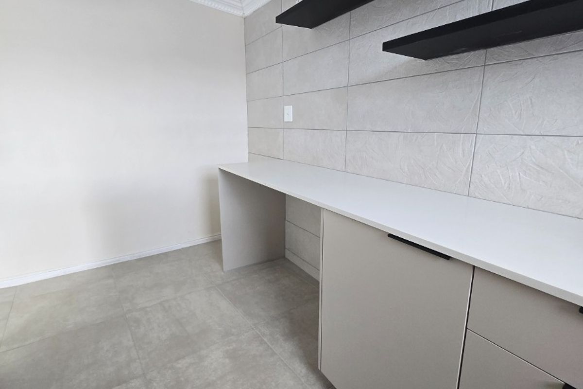 IDEALLY FOR DRS ROOMS OR OFFICE SPACE in Rondebosch East, Cape Town - Photo 3