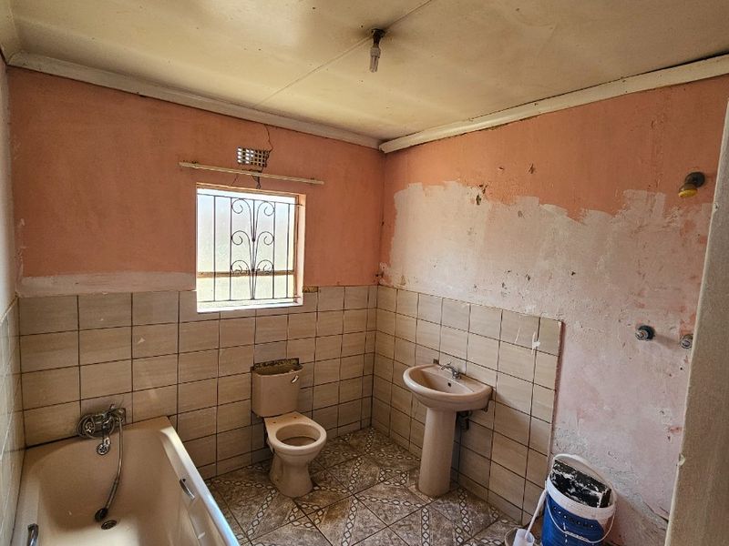 Evolving House For Sale in Thabong, Welkom - Photo 7