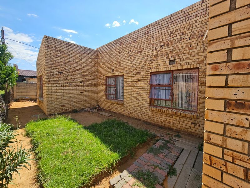 Evolving House For Sale in Thabong, Welkom - Photo 1