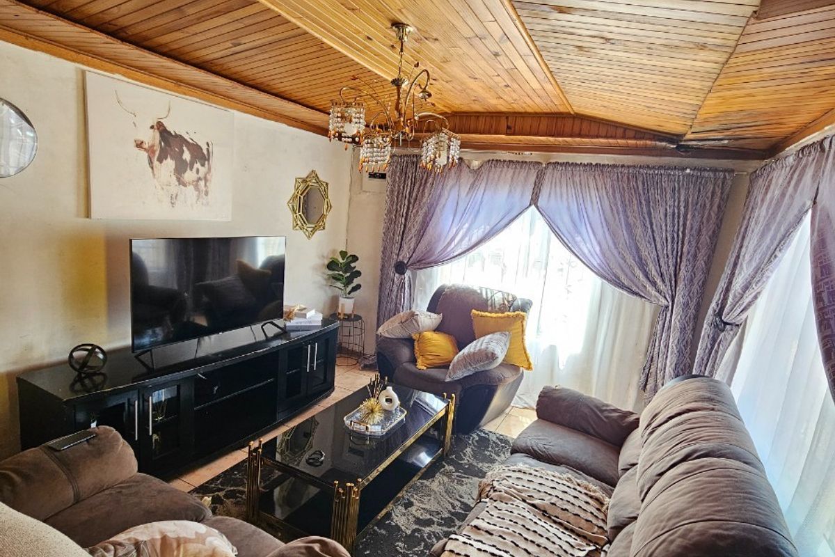 Evolving House For Sale in Thabong, Welkom - Photo 2
