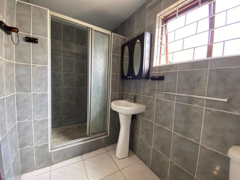 Spacious 2-Bedroom Apartment - Rapson Road, Northdene - Photo 8