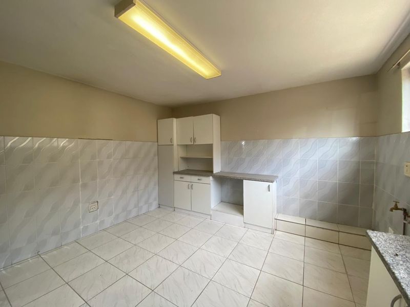Spacious 2-Bedroom Apartment - Rapson Road, Northdene - Photo 5