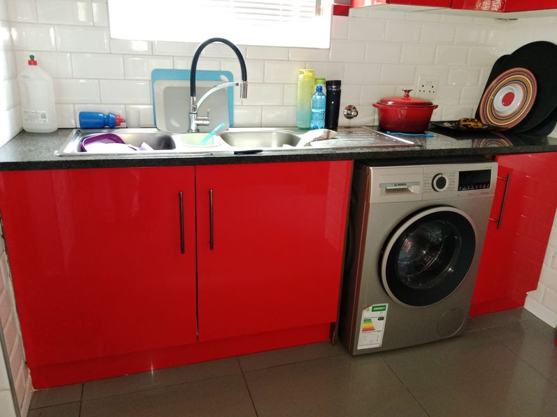 DOUBLE STOREY HOUSE FOR SALE IN MONTANA TUINE, PRETORIA, MODERN FAMILY LIVING IN A PRIME LOCATION - Photo 2