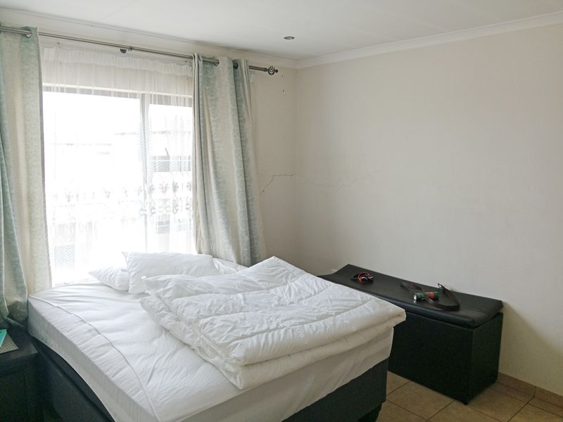 DOUBLE STOREY HOUSE FOR SALE IN MONTANA TUINE, PRETORIA, MODERN FAMILY LIVING IN A PRIME LOCATION - Photo 10