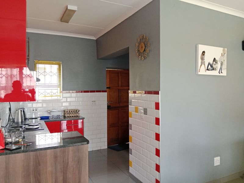 DOUBLE STOREY HOUSE FOR SALE IN MONTANA TUINE, PRETORIA, MODERN FAMILY LIVING IN A PRIME LOCATION - Photo 4