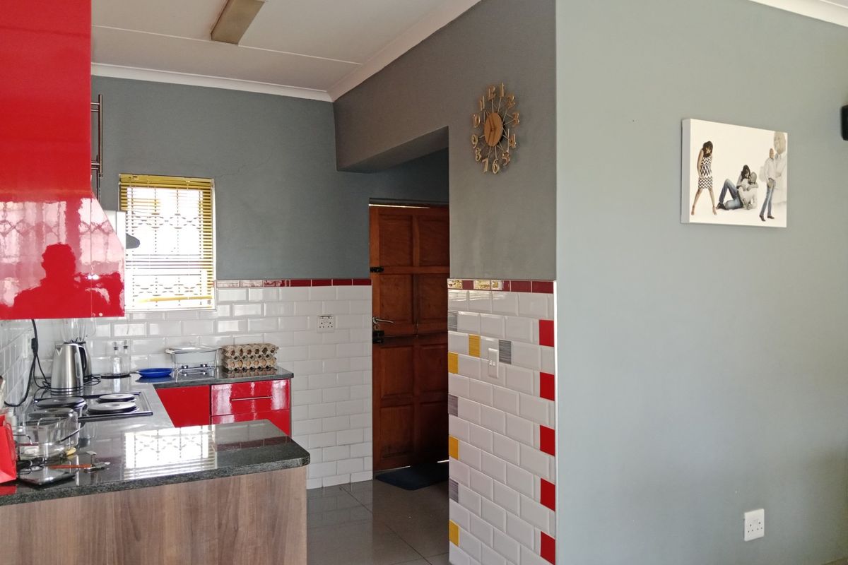 DOUBLE STOREY HOUSE FOR SALE IN MONTANA TUINE, PRETORIA, MODERN FAMILY LIVING IN A PRIME LOCATION - Photo 4