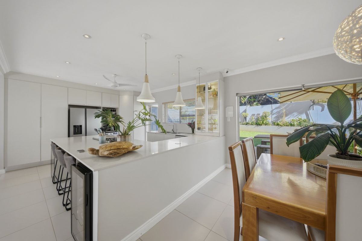 Immaculate Home with Flatlet, Studio and Seamless Indoor-Outdoor Living - Photo 3