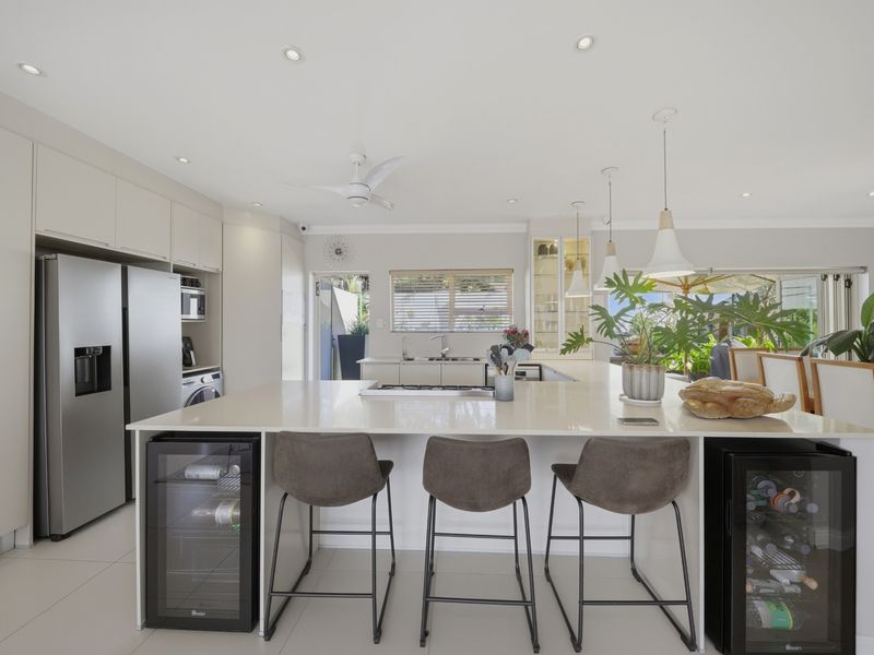 Immaculate Home with Flatlet, Studio and Seamless Indoor-Outdoor Living - Photo 4