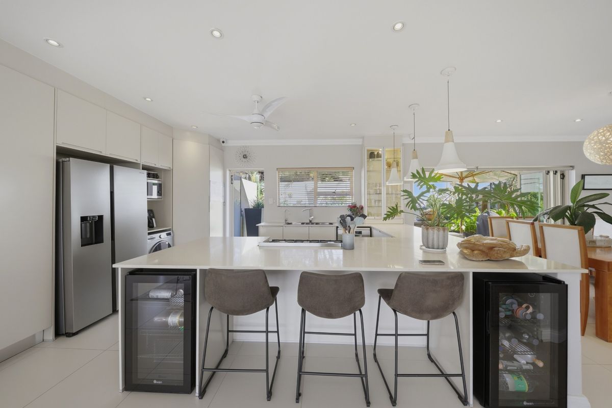 Immaculate Home with Flatlet, Studio and Seamless Indoor-Outdoor Living - Photo 4
