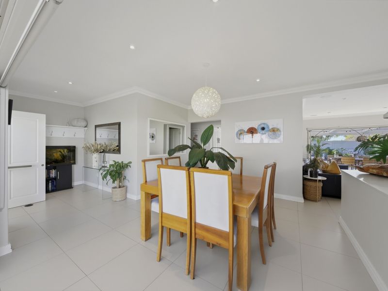 Immaculate Home with Flatlet, Studio and Seamless Indoor-Outdoor Living - Photo 8