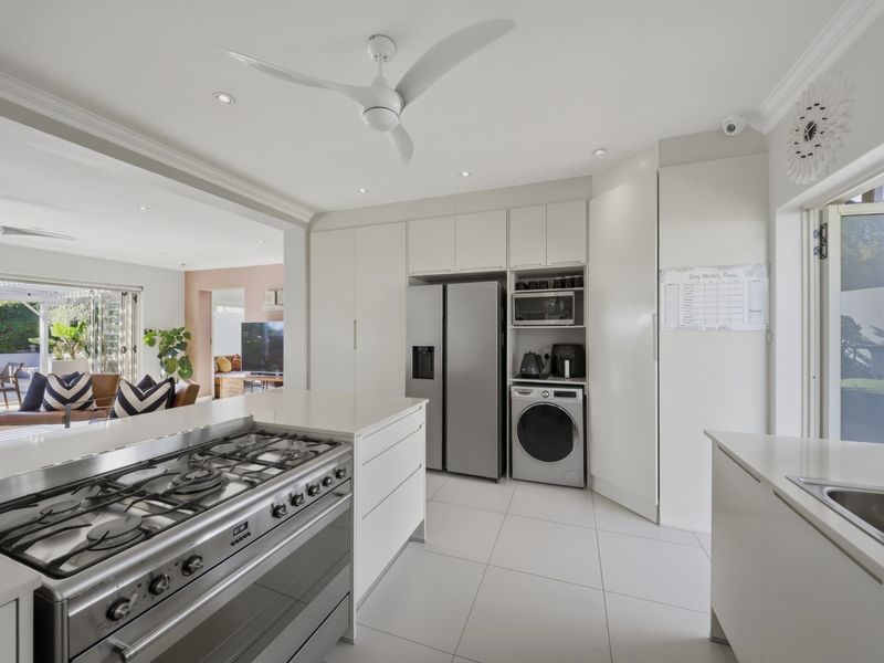 Immaculate Home with Flatlet, Studio and Seamless Indoor-Outdoor Living - Photo 6