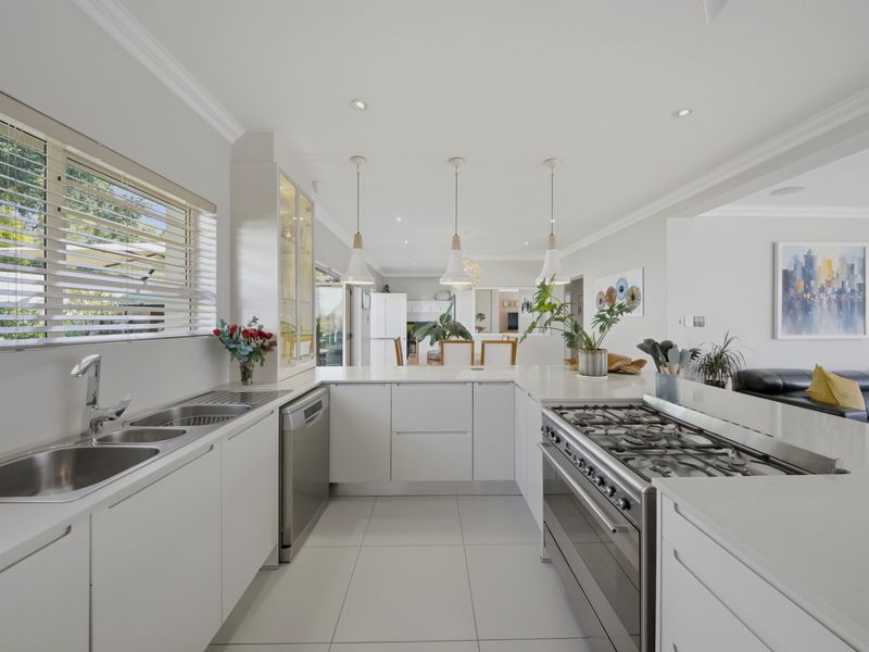 Immaculate Home with Flatlet, Studio and Seamless Indoor-Outdoor Living - Photo 5