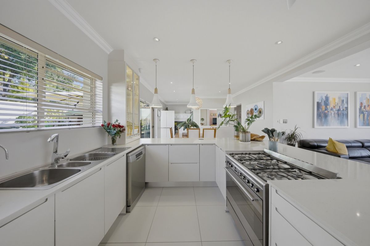 Immaculate Home with Flatlet, Studio and Seamless Indoor-Outdoor Living - Photo 5