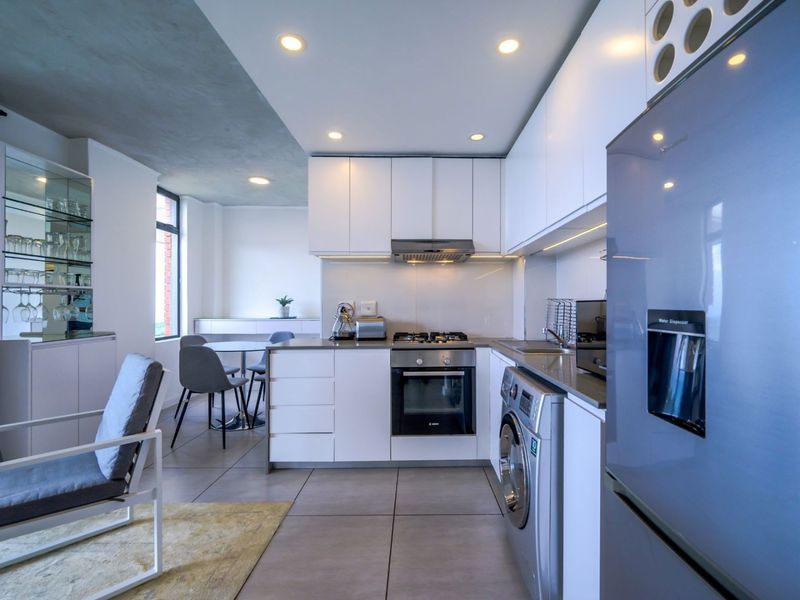 AVAILABLE IMMEDIATELY! FULLY FURNISHED! - Photo 10