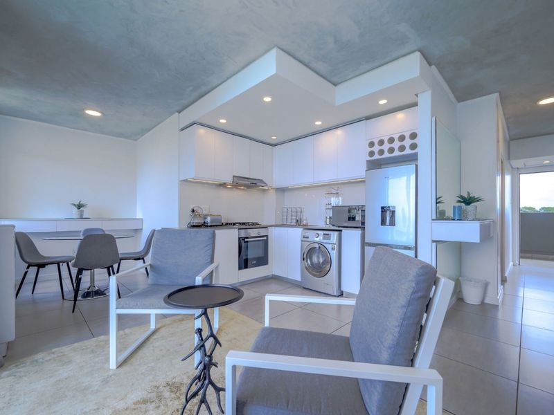 AVAILABLE IMMEDIATELY! FULLY FURNISHED! - Photo 1