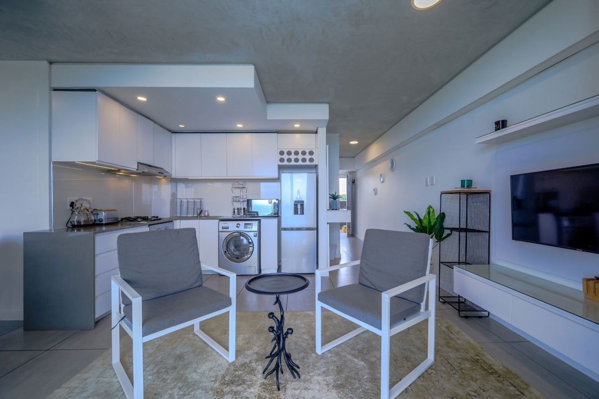 AVAILABLE IMMEDIATELY! FULLY FURNISHED! - Photo 2