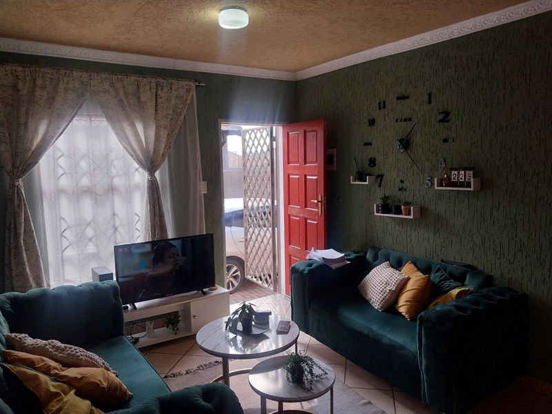 2 Bedroom House For Sale in Lehae, Johannesburg - Photo 7