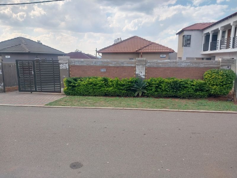 2 Bedroom House For Sale in Lehae, Johannesburg - Photo 1