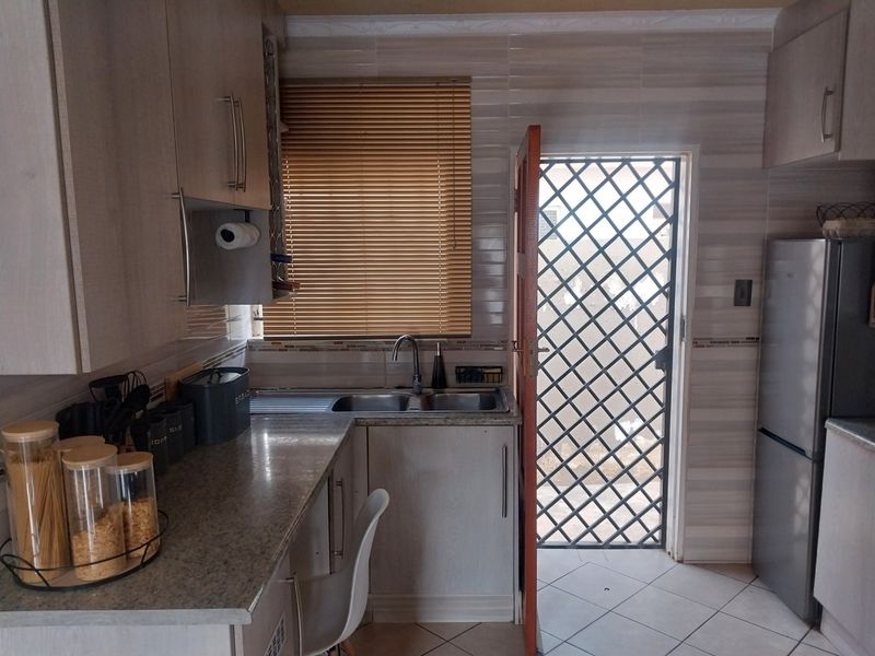 2 Bedroom House For Sale in Lehae, Johannesburg - Photo 8