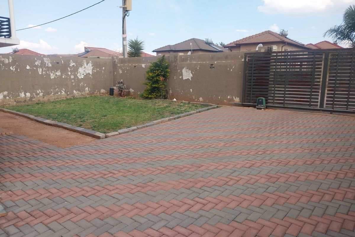 2 Bedroom House For Sale in Lehae, Johannesburg - Photo 5