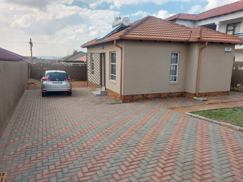 2 Bedroom House For Sale in Lehae, Johannesburg - Photo 3