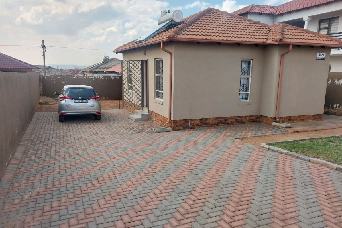 2 Bedroom House For Sale in Lehae, Johannesburg - Photo 3