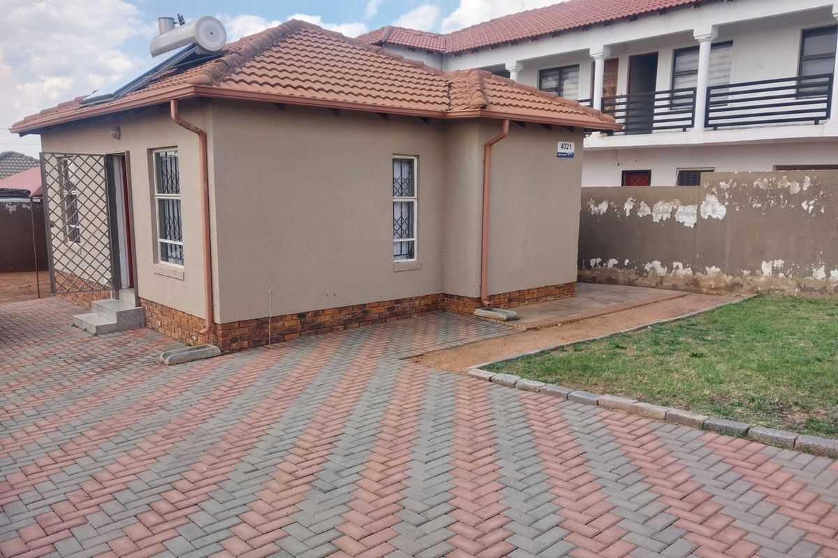 2 Bedroom House For Sale in Lehae, Johannesburg - Photo 2
