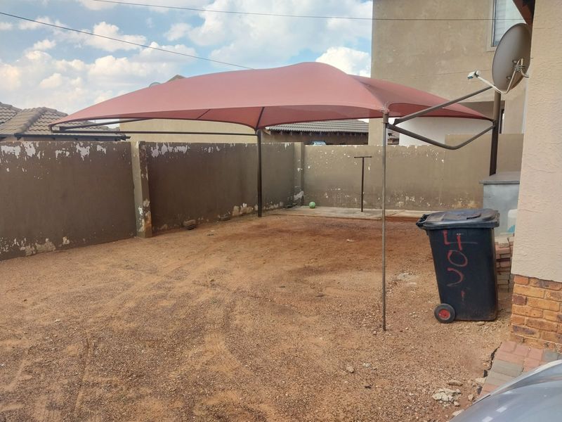 2 Bedroom House For Sale in Lehae, Johannesburg - Photo 4