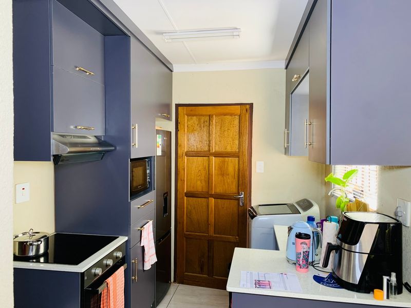 3 Bedroom House For Sale in Soshanguve YY - Photo 8