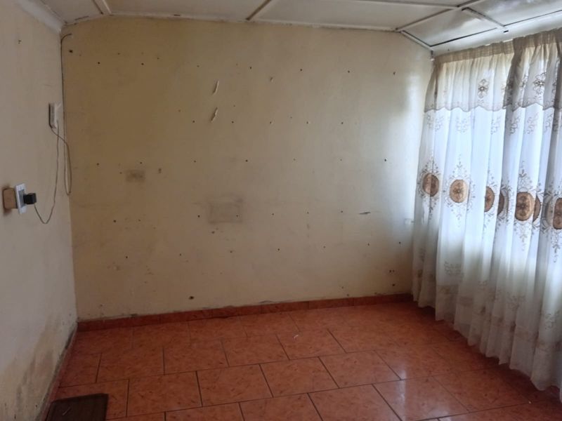 2 Bedroom House For Sale in Senaoane, Soweto - Photo 3