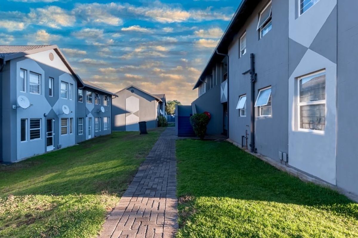 Welcome To This Great Investment Property or Starter Home. - Photo 2