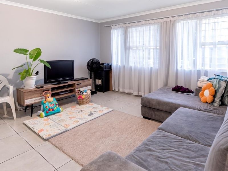 Welcome To This Great Investment Property or Starter Home. - Photo 9