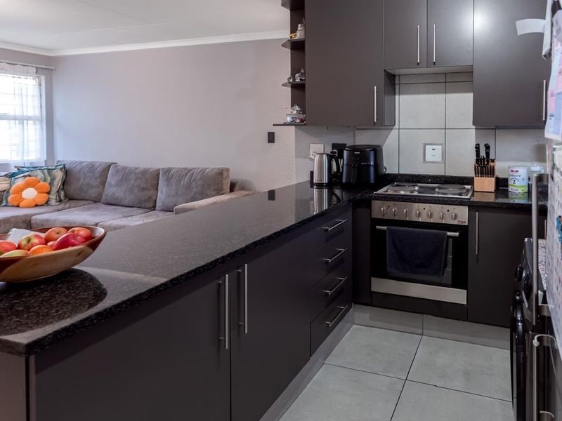 Welcome To This Great Investment Property or Starter Home. - Photo 4