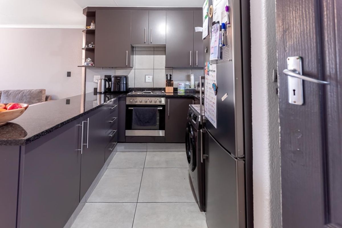 Welcome To This Great Investment Property or Starter Home. - Photo 3