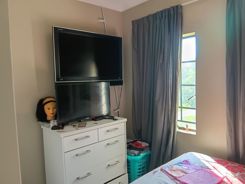 House For Sale in Fleurhof, Roodepoort - Photo 9