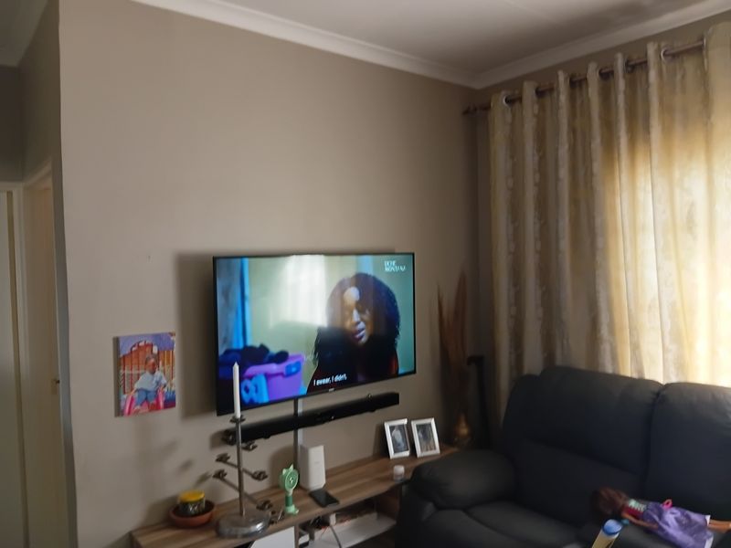 House For Sale in Fleurhof, Roodepoort - Photo 10