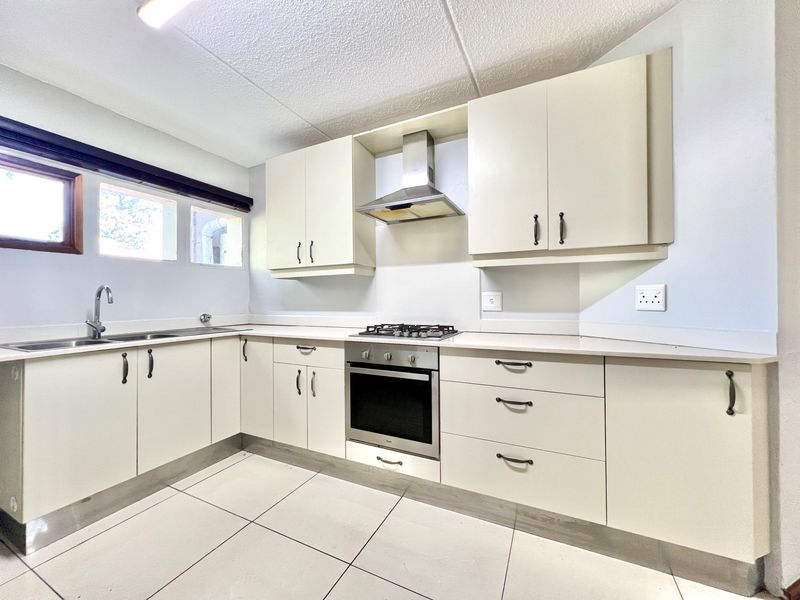 2 Bed Apartment For Sale in Bryanston, Sandton - Photo 7