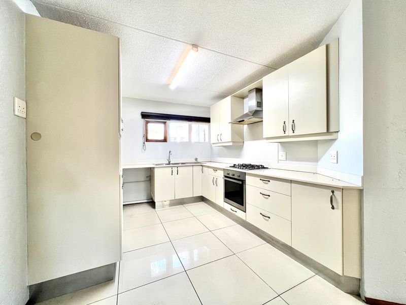 2 Bed Apartment For Sale in Bryanston, Sandton - Photo 6