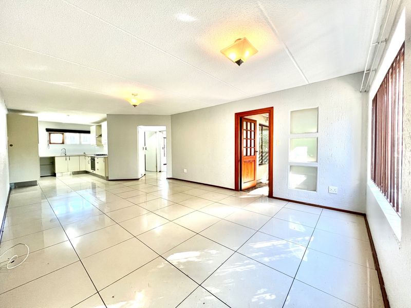 2 Bed Apartment For Sale in Bryanston, Sandton - Photo 2