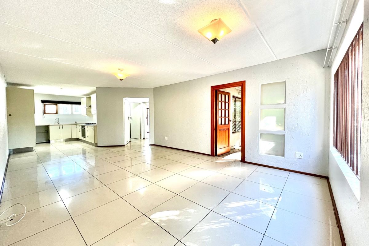 2 Bed Apartment For Sale in Bryanston, Sandton - Photo 2