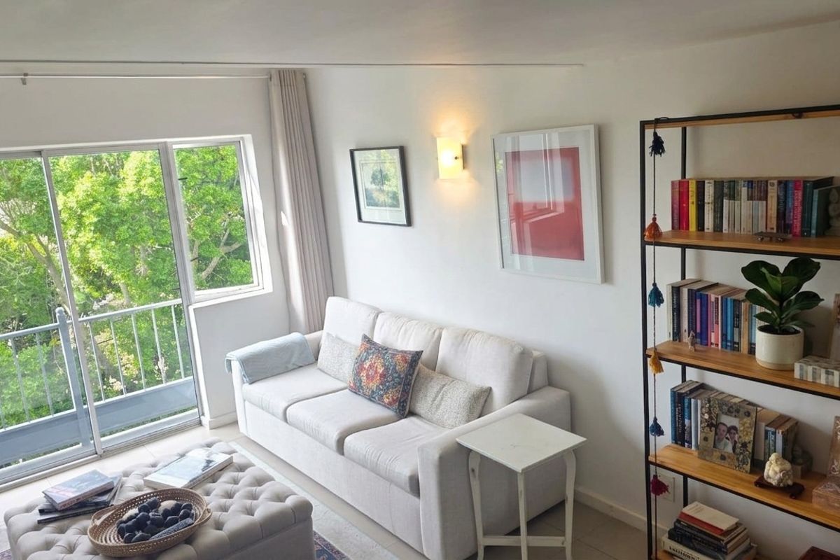 Sunny, Spacious and Perfectly Positioned  2nd floor apartment in Upper Kenilworth - Photo 3