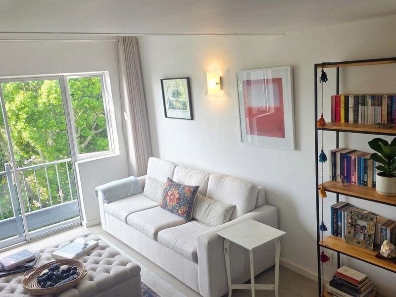 Sunny, Spacious and Perfectly Positioned  2nd floor apartment in Upper Kenilworth - Photo 3